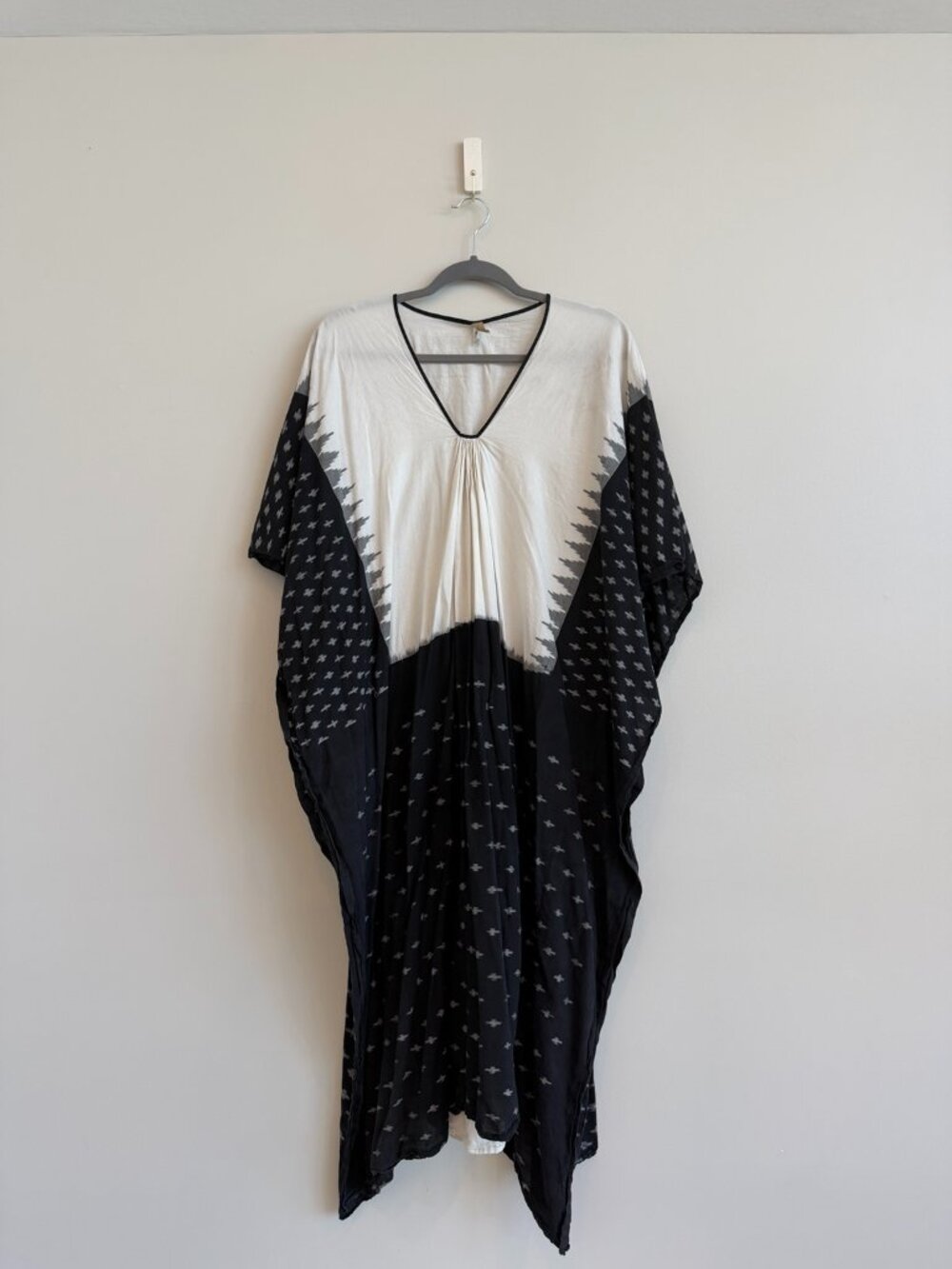 Hero Nashville Black White Cotton Kaftan Poncho Cover Up | One Size